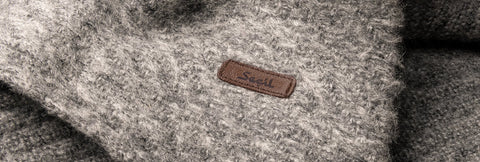 Farklı etiketleri tercih edenler için metal ve deri kombinli etiketler biçilmiş kaftan!